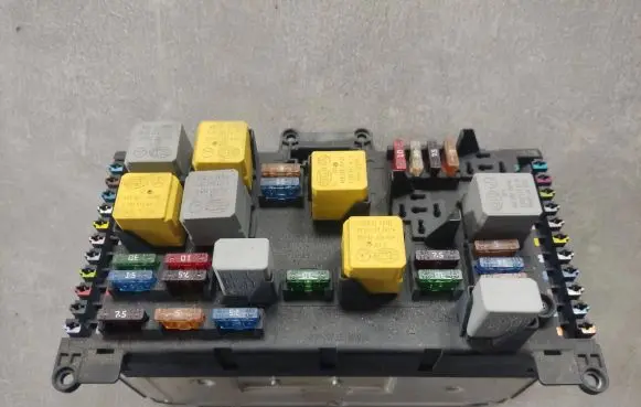 Mercedes-Benz Vito Viano W639 Fuse module 6395450401