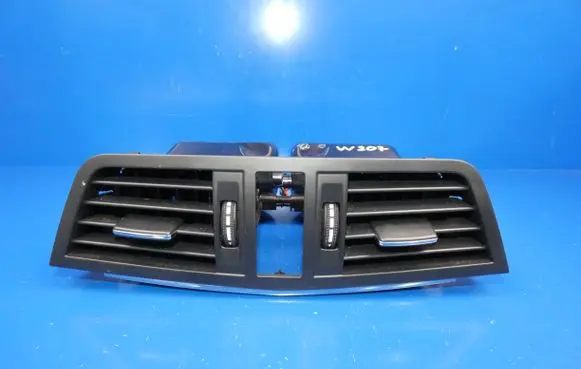 Mercedes-Benz E A207 Dash center air vent grill
