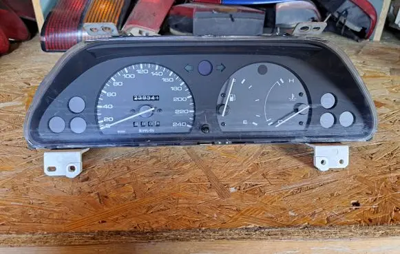 Mazda 323 Speedometer (instrument cluster) PLD43A 80501