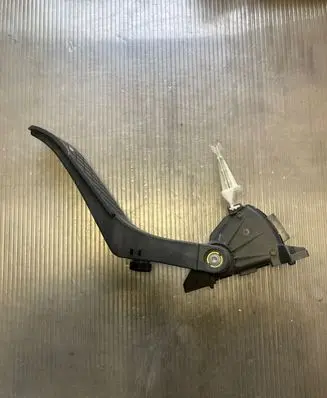 Volkswagen Touareg I Accelerator throttle pedal 7L0723507A 6PV00802626
