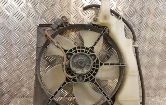 Honda Civic Radiator cooling fan shroud 8219300