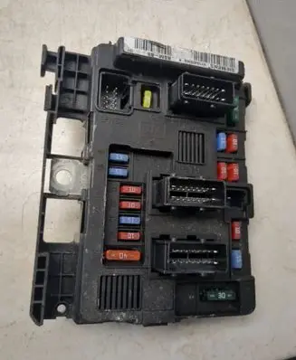 Peugeot Partner Fuse module 9650618480 U118470003K