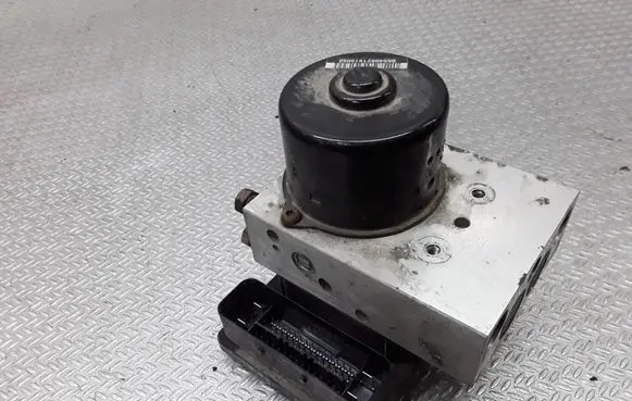 Volvo XC90 ABS Pump 30714956 P30714952