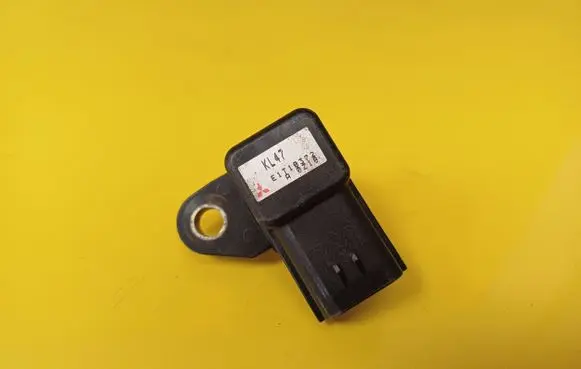 Mazda 323 F Air pressure sensor E1T10372