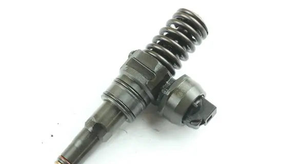 Volkswagen PASSAT B6 Fuel injector 038130073AG