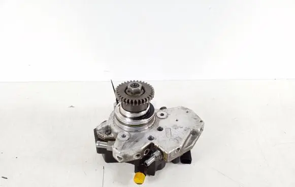 Mercedes-Benz C W204 Fuel injection high pressure pump A6420700501