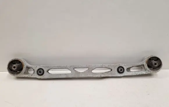 Peugeot iOn Engine mounting bracket