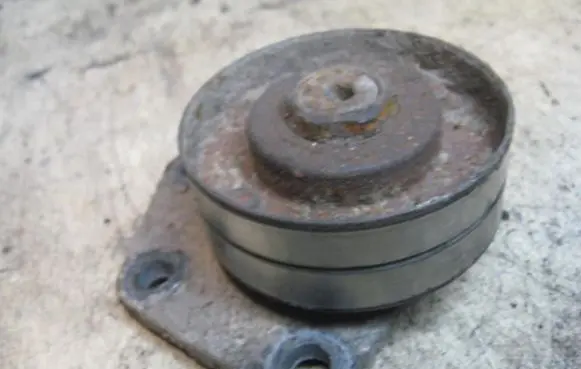 Renault Laguna I Belt tensioner pulley 7700860455 22D