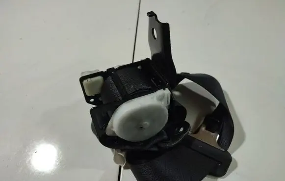Subaru Legacy Rear seatbelt 0432147