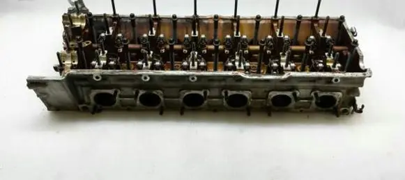 BMW 7 E65 E66 Engine head 7598762