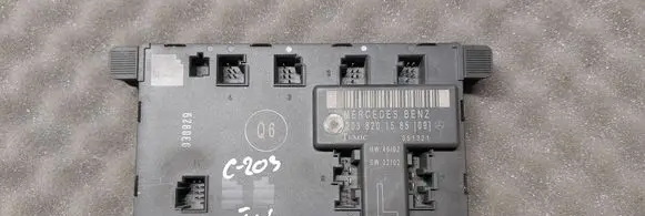 Mercedes-Benz C W203 Door control unit/module 2038201585 351321
