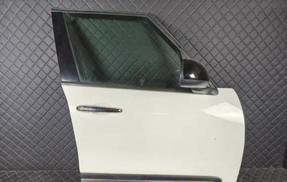 Fiat 500L Front door