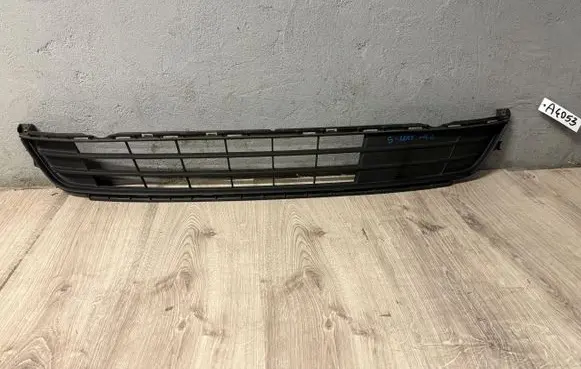 Ford S-MAX Front bumper lower grill EM2B-17A754-NB