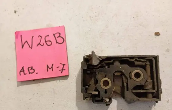 Volkswagen Golf II Front door lock 1212123