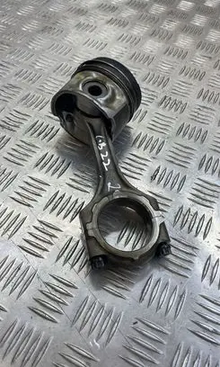 Toyota Avensis T250 Piston with connecting rod