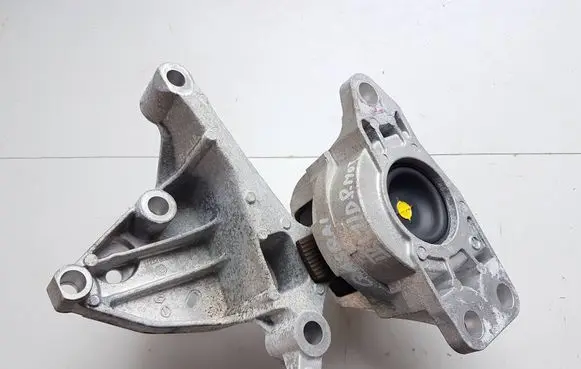 Nissan Qashqai J12 Engine mount bracket 112326UB0A