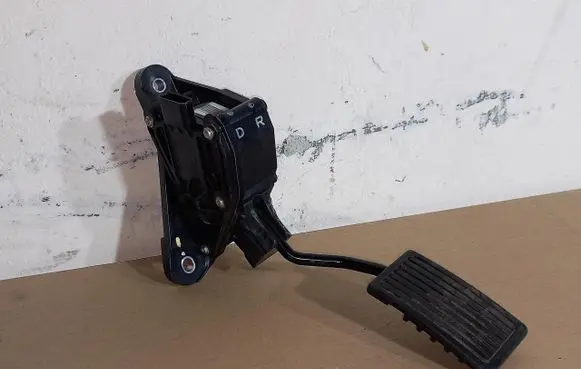 Honda CR-V Accelerator throttle pedal