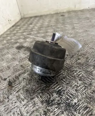 Audi A4 S4 B7 8E 8H Engine mount bracket