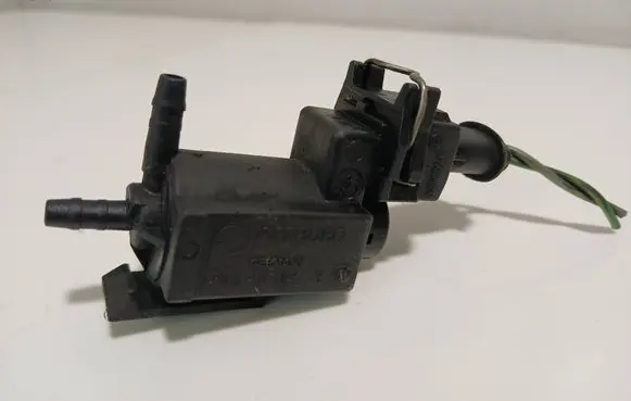 Volvo XC90 Turbo solenoid valve 72224010 30611668 05T262