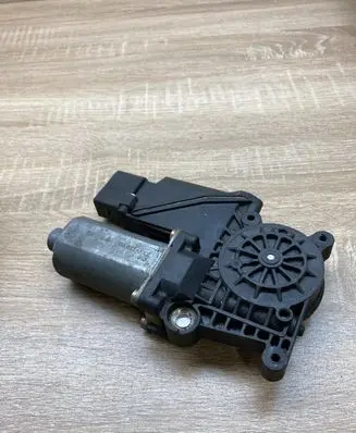 Mercedes-Benz A W168 Front door window regulator motor 101154300 0130821698