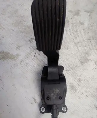 Mercedes-Benz Sprinter W906 Accelerator throttle pedal A9063000304 0280755025 F00C3E2430