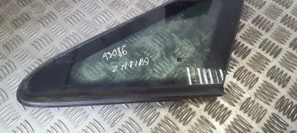 Opel Zafira B Front triangle window/glass 13123920