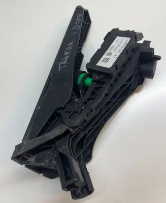 Volkswagen Touran I Accelerator throttle pedal T1723503H
