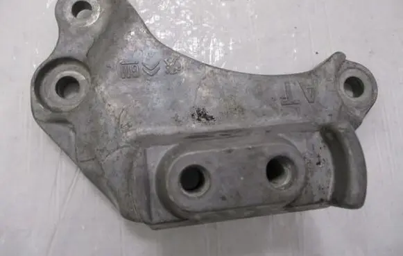 Peugeot 3008 II Gearbox mounting bracket 9807982480
