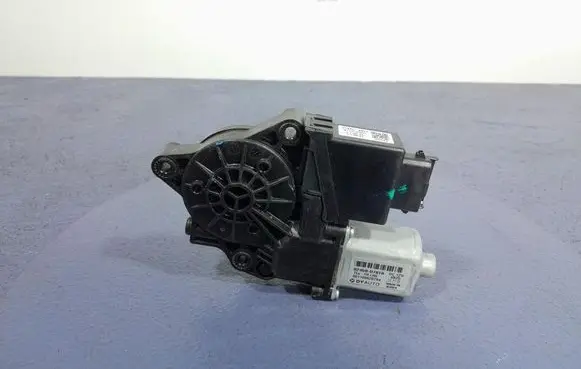 Hyundai Tucson JM Front door window regulator with motor 82450-D7010