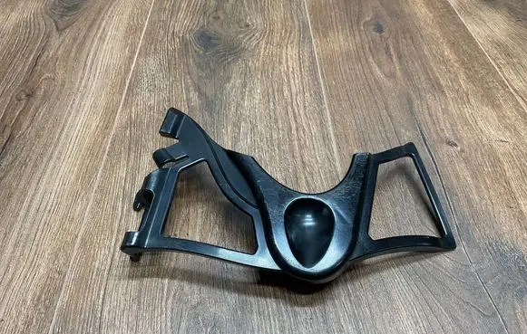 BMW 7 E65 E66 Fender mounting bracket 7142323