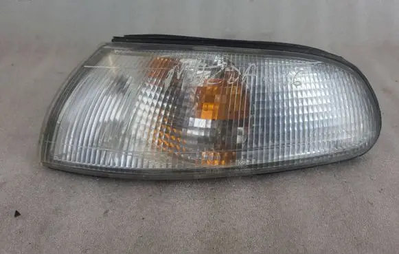 Mazda 626 Front indicator light 21061612