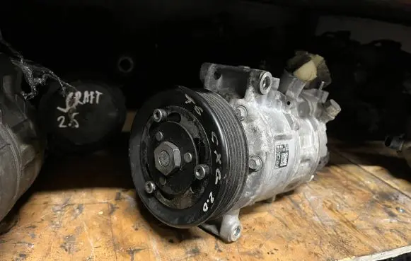 Volkswagen Golf VII Air conditioning (A/C) compressor (pump) 5Q0820803F