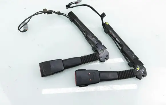 BMW 1 E81 E87 Front seatbelt buckle 33044477F 33044476F 9119542