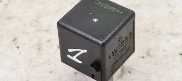 Mercedes-Benz B W245 Other relay A0025421319 V23134B52X386