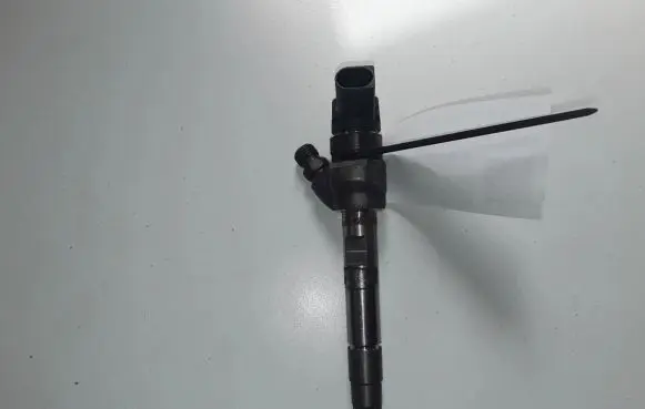 Toyota RAV 4 (XA40) Fuel injector 0445110613