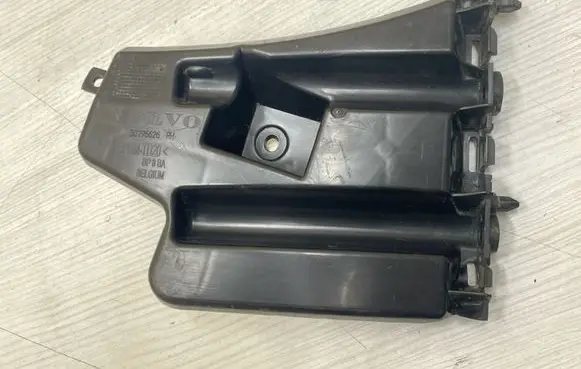 Volvo V60 Front bumper mounting bracket 30796626