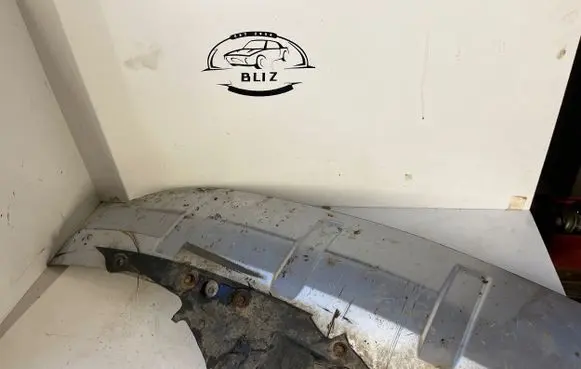 Rear bumper trim bar molding
