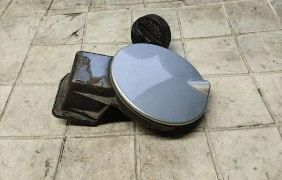 Chrysler Pacifica Fuel tank cap 04719704AE 32743J