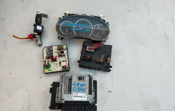 Mercedes-Benz Citan W415 Engine control unit/module 237106319R 0281032885