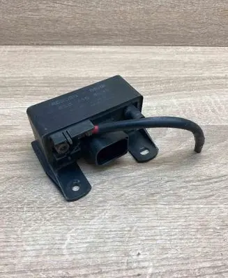 Mercedes-Benz E W211 Glow plug pre-heat relay 0285454032