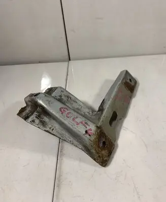 Volkswagen Golf IV Fender mounting bracket 1J0821135