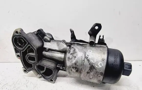 Oil filter mounting bracket
