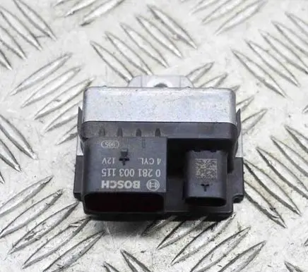 BMW 2 F22 F23 Glow plug pre-heat relay 0281003115 8514120