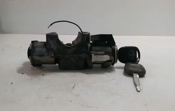 Toyota Avensis T220 Ignition lock 450200504 N05015178