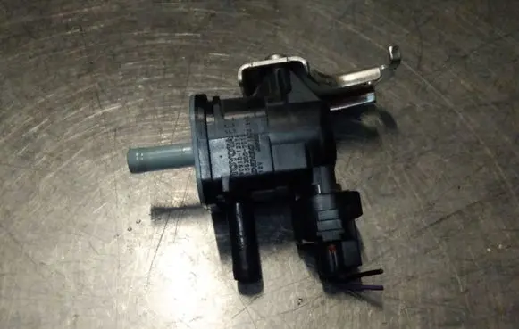 Toyota Prius (XW30) Turbo solenoid valve 9091012276 1362007010