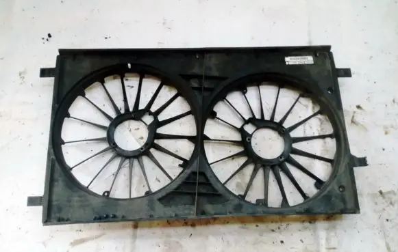 Radiator cooling fan shroud