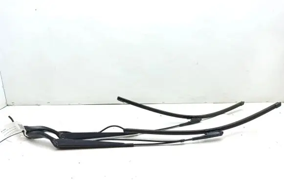 Mercedes-Benz Sprinter W906 Front wiper blade arm A9068200744