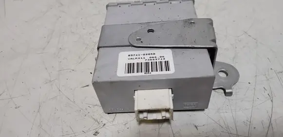 Toyota Corolla E120 E130 Door control unit/module 8974102050
