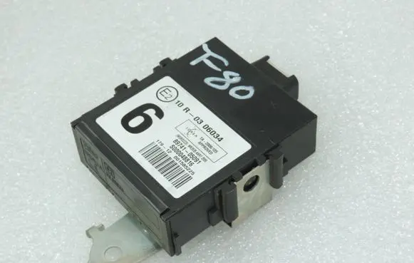 Toyota Avensis T270 Door central lock control unit/module