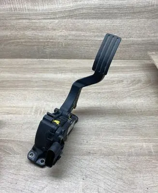 Ford Fusion Accelerator throttle pedal 2S619F836AA